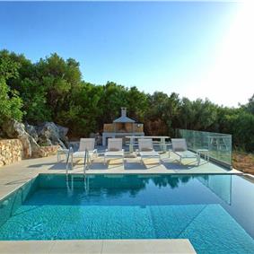 4 bedroom villa with infinity pool and sea view in Perithia, Corfu, sleeps 9